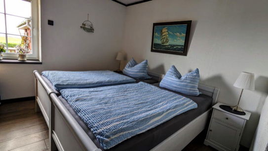 Doppelbett im Gästezimmer Nordseeblick Hallig Oland